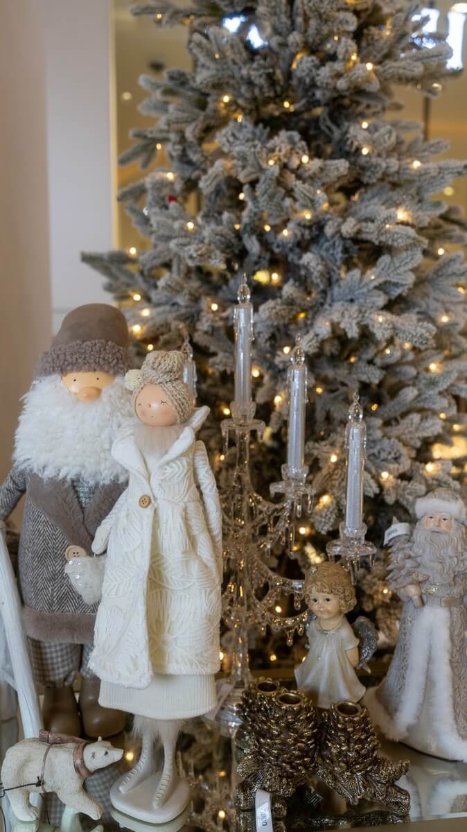 The Vremena Goda Galleries are hosting a new year's bazaar
