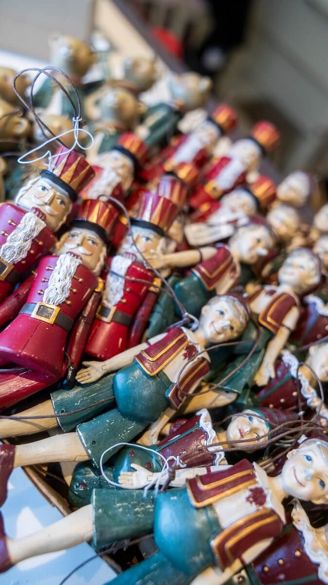 The Vremena Goda Galleries are hosting a new year's bazaar