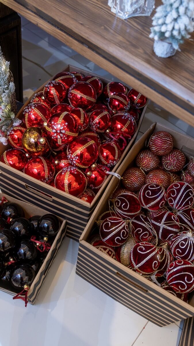 The Vremena Goda Galleries are hosting a new year's bazaar