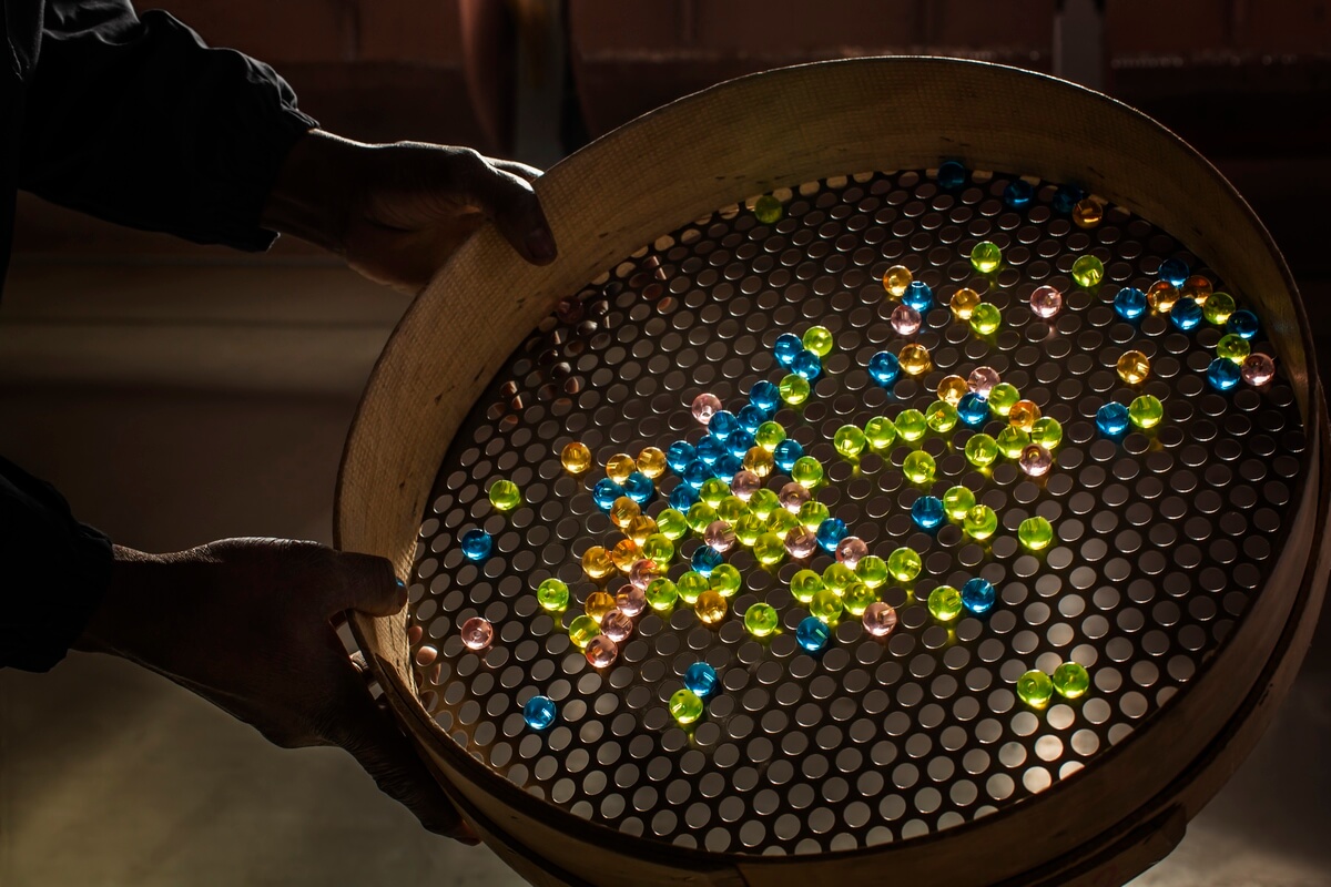 The new Dior ‘Tribales’ earrings in the spirit of the collection's colorful palette