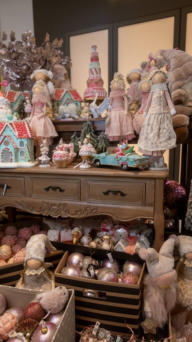 The Vremena Goda Galleries are hosting a new year's bazaar