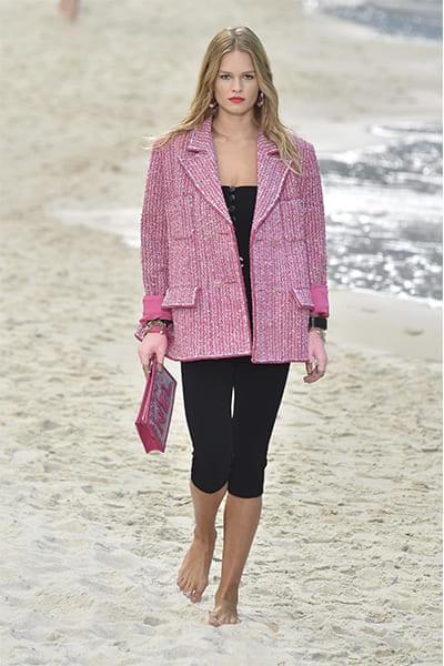 Показ Chanel на Неделе Моды в Париже