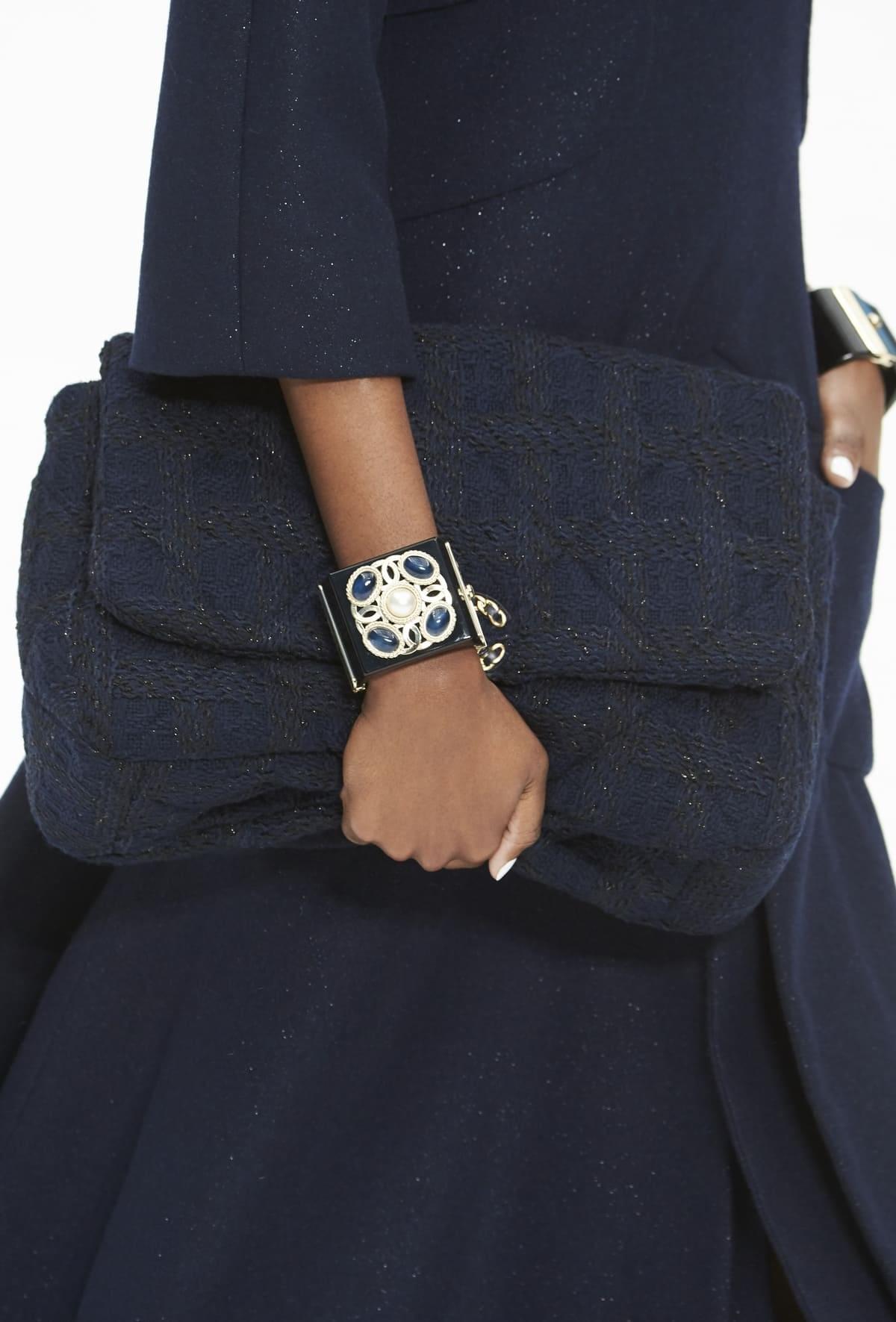 CHANEL представляет сумку CHANEL 19