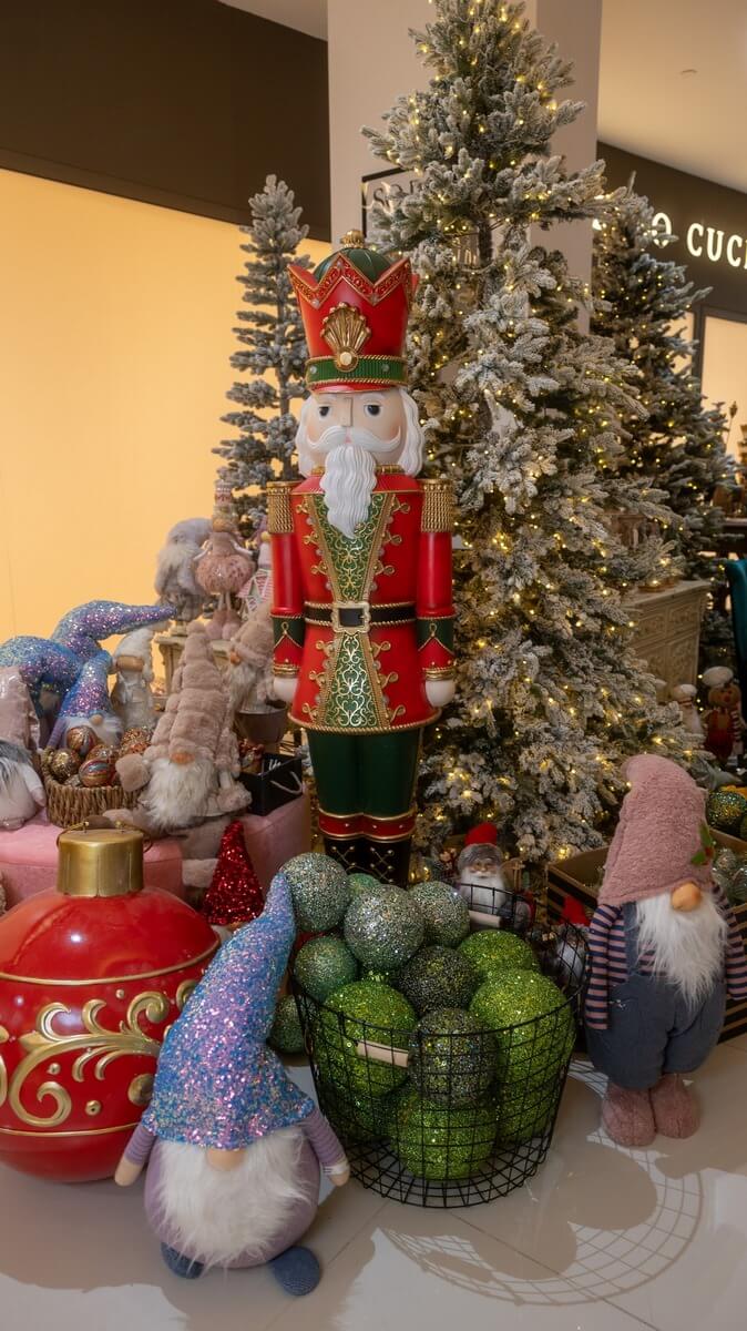 The Vremena Goda Galleries are hosting a new year's bazaar