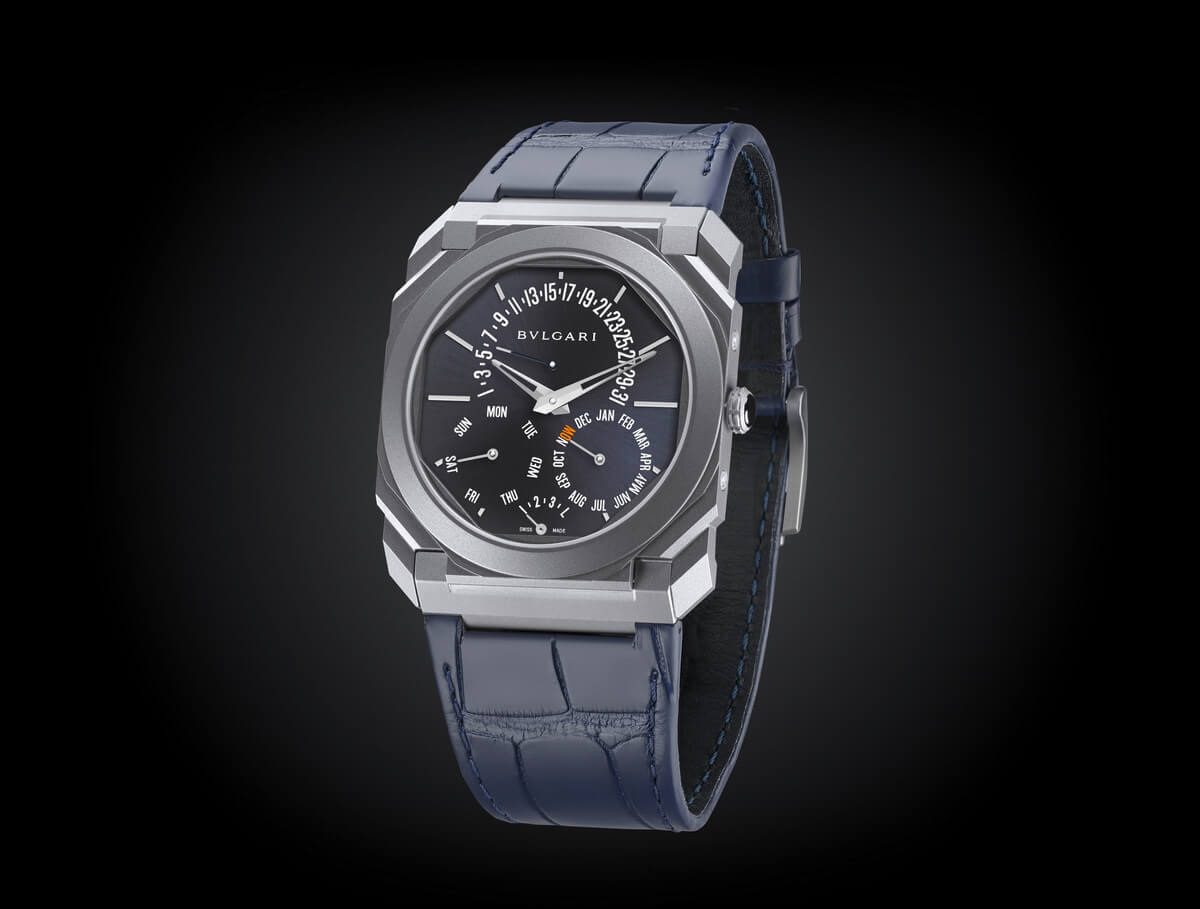 Часы с вечным календарем из тантала Octo Finissimo BVLGARI