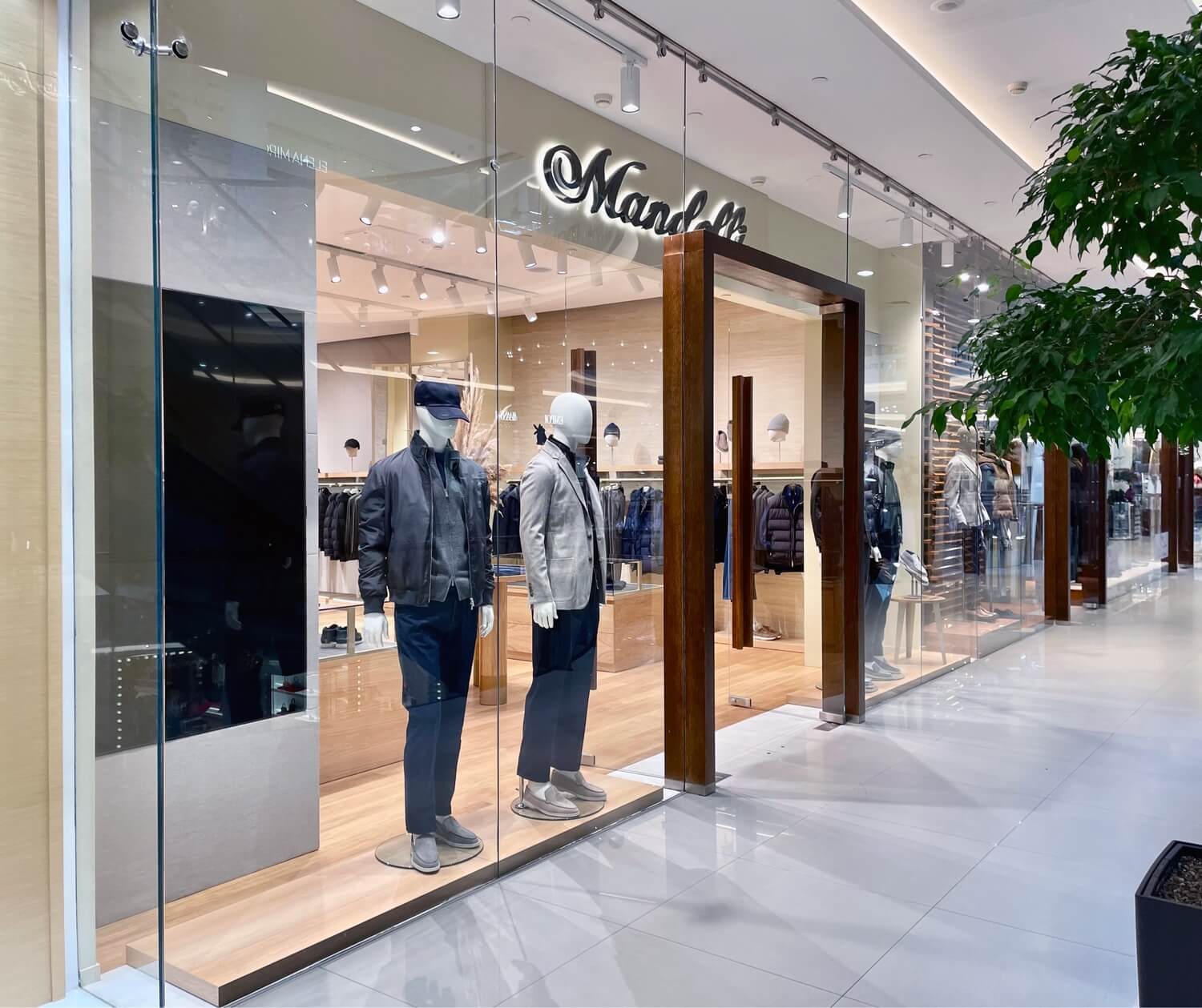 Новый бутик элегантной мужской одежды Mandelli