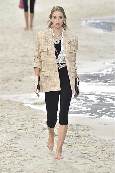 Показ Chanel на Неделе Моды в Париже