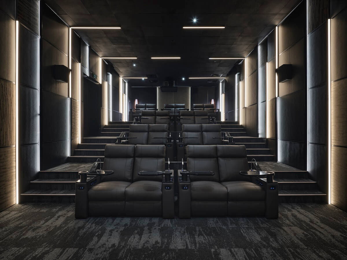 Получите в подарок 2 билета в кинотеатр Времена Года