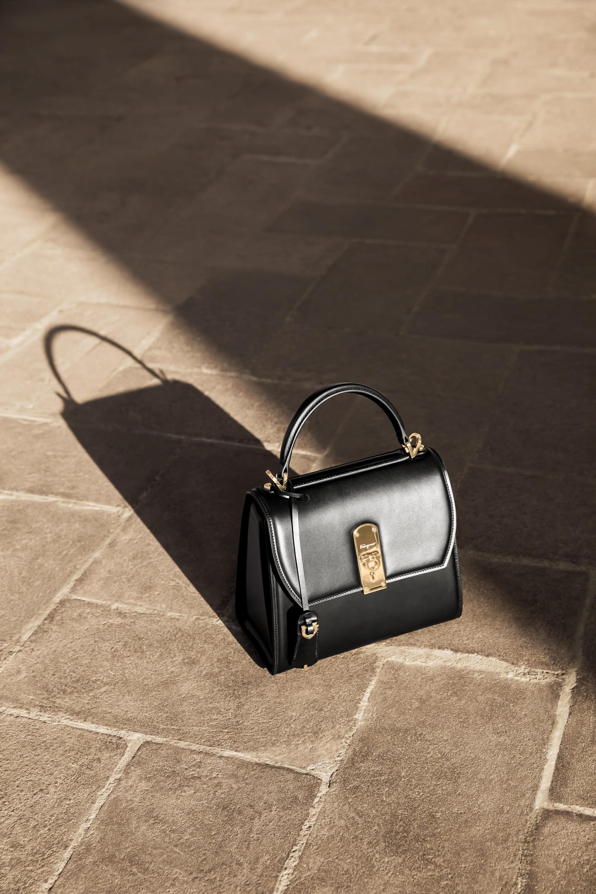 Salvatore Ferragamo представляет новую знаковую сумку boxyz эксклюзивно во «Временах Года»