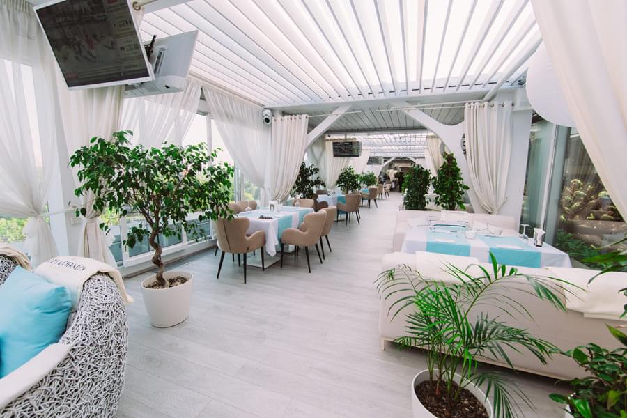 Летняя терраса в ресторане Spettacolo!