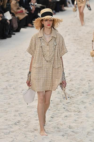 Показ Chanel на Неделе Моды в Париже