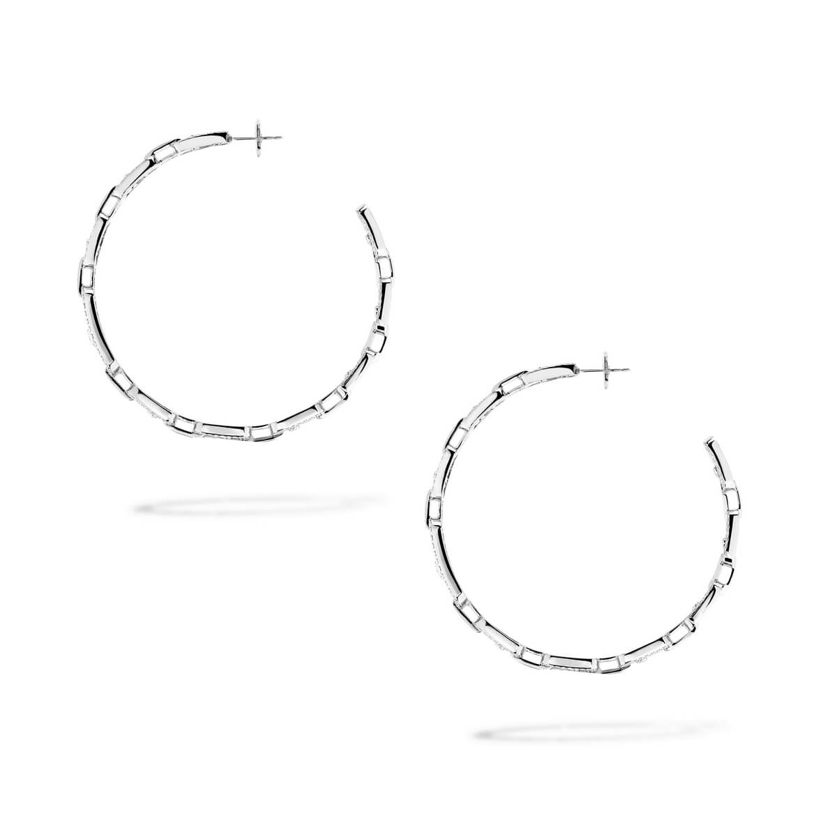 Мадонна дополнила свой образ серьгами Messika