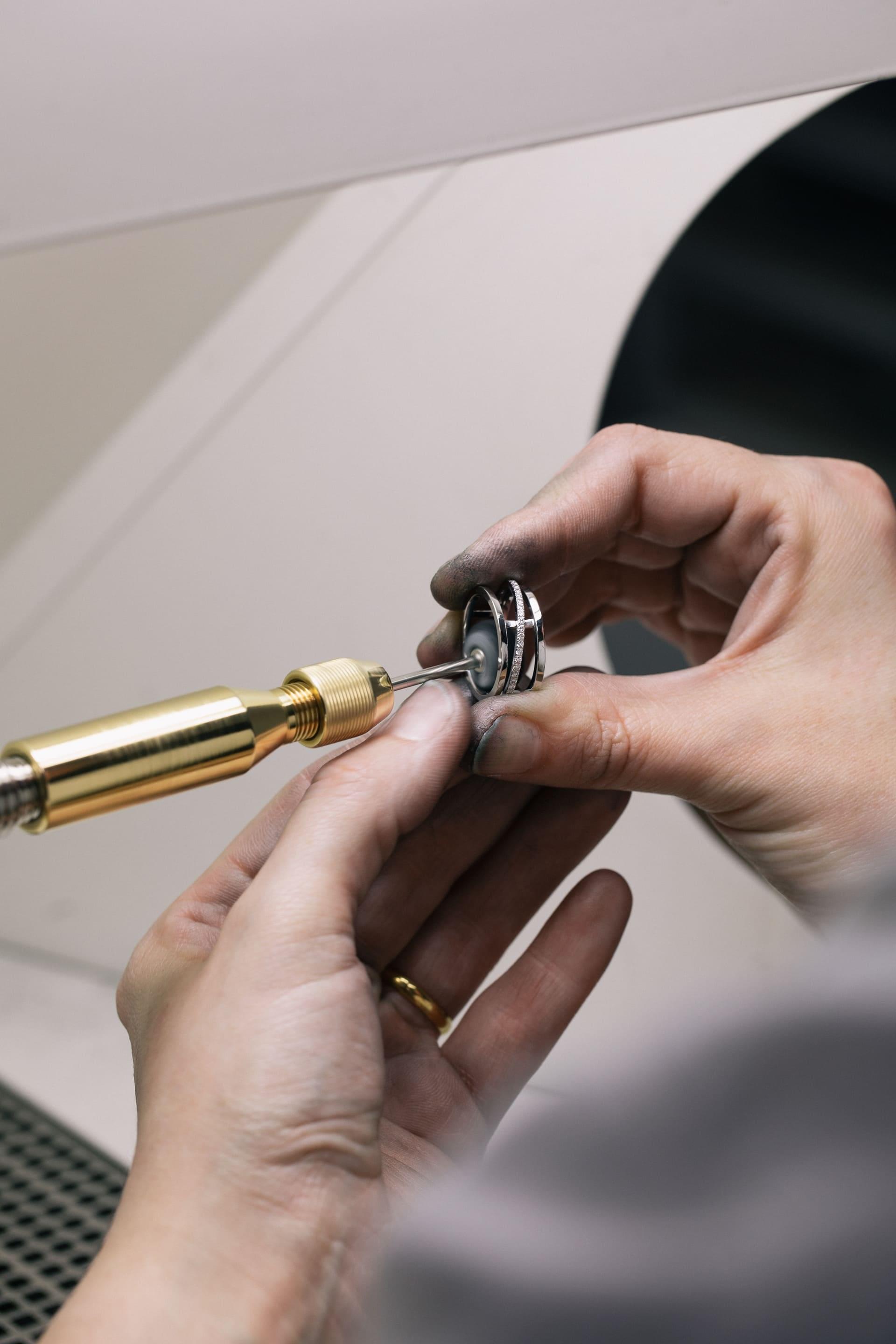 De Beers анонсирует новую эстетику, представляя кольцо The Horizon