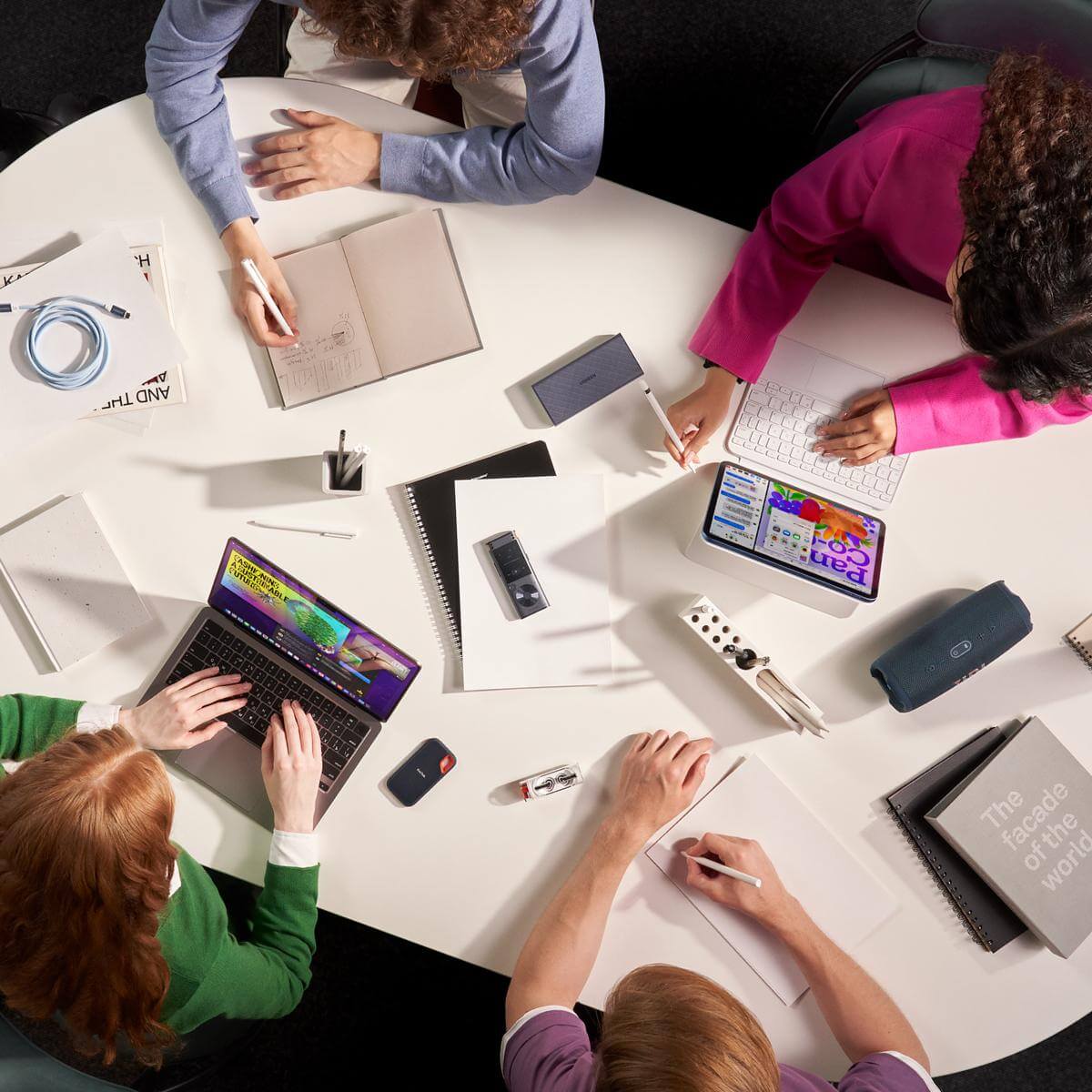 Устройства для учёбы с выгодой до 50% в re:Store