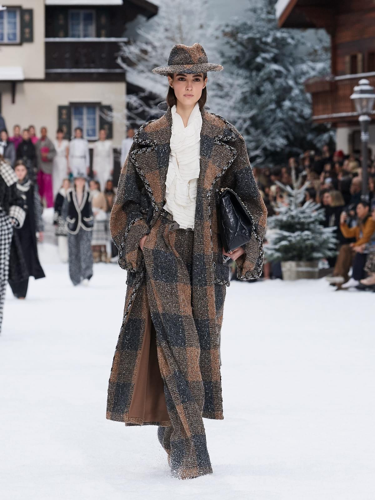 CHANEL представляет сумку CHANEL 19