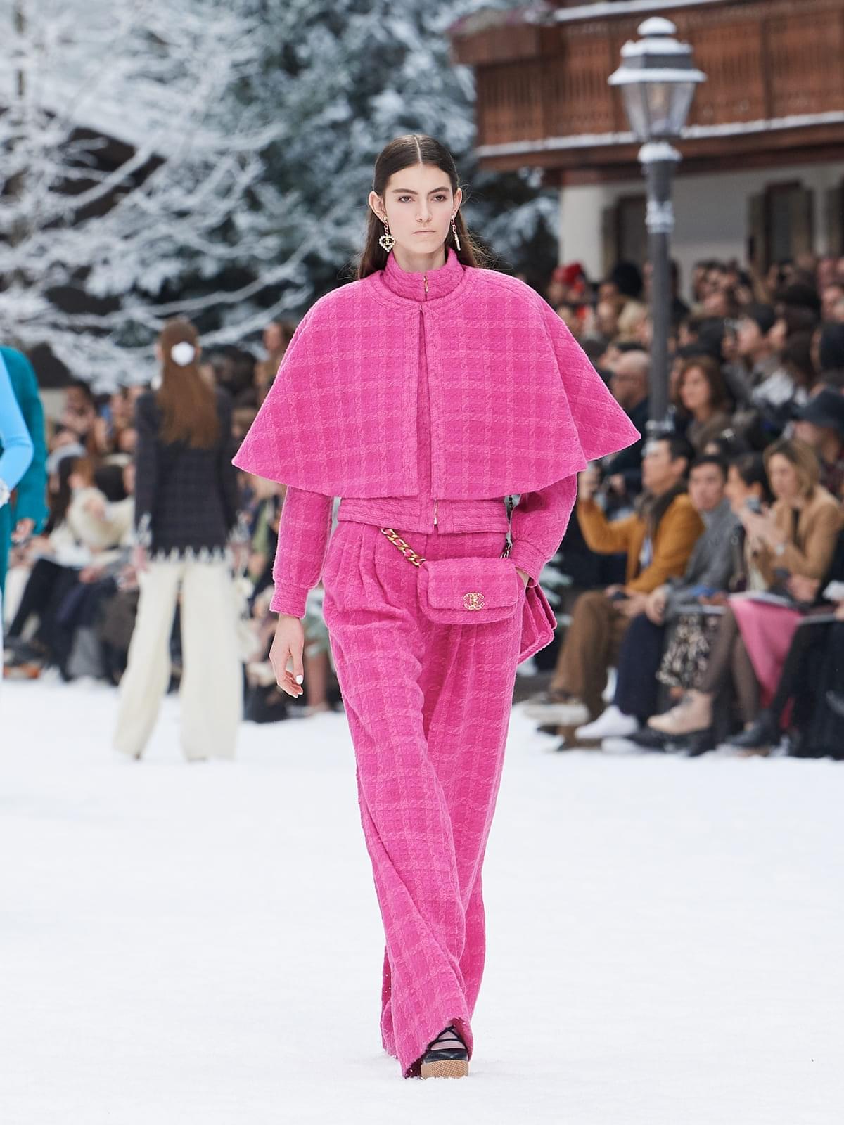 CHANEL представляет сумку CHANEL 19