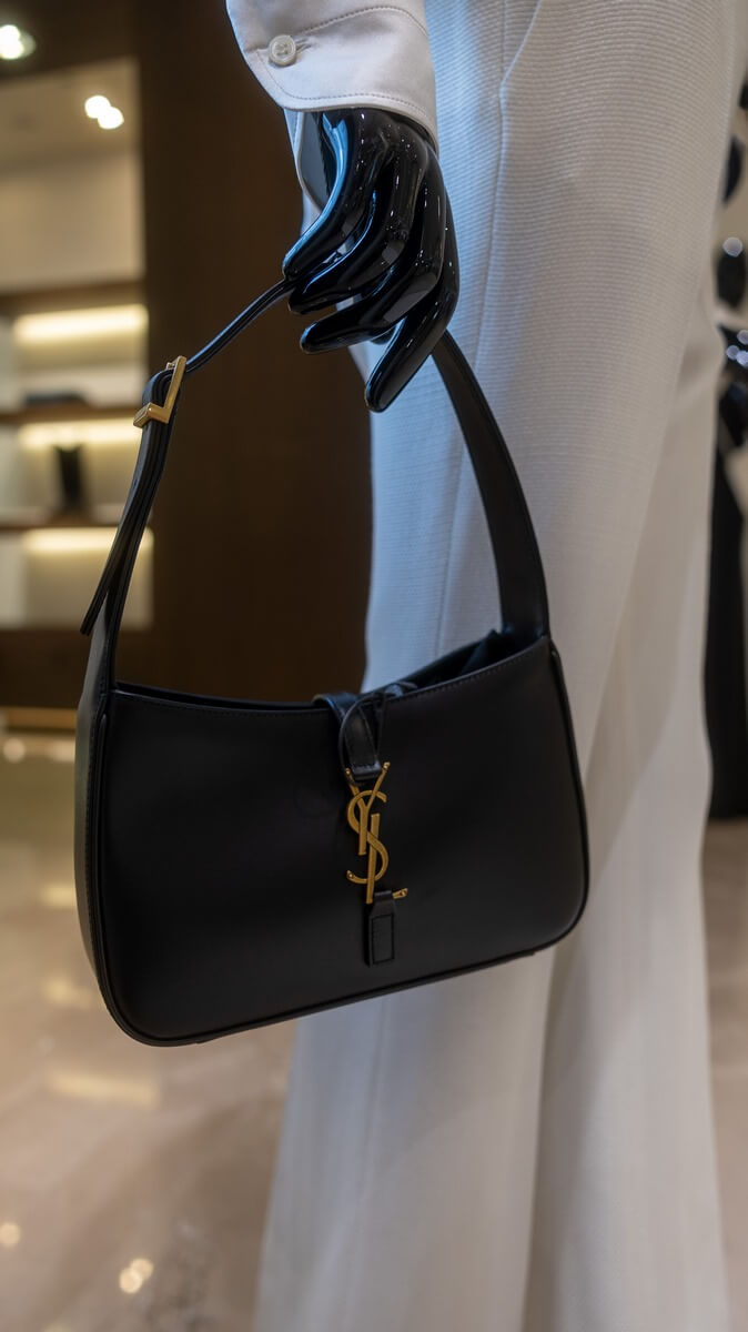 New Vremena Goda Pop-up boutique