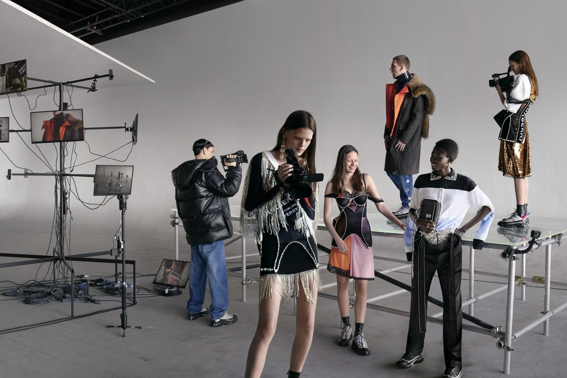 Риккардо Тиши представляет новую рекламную кампанию Burberry сезона осень-зима 2019