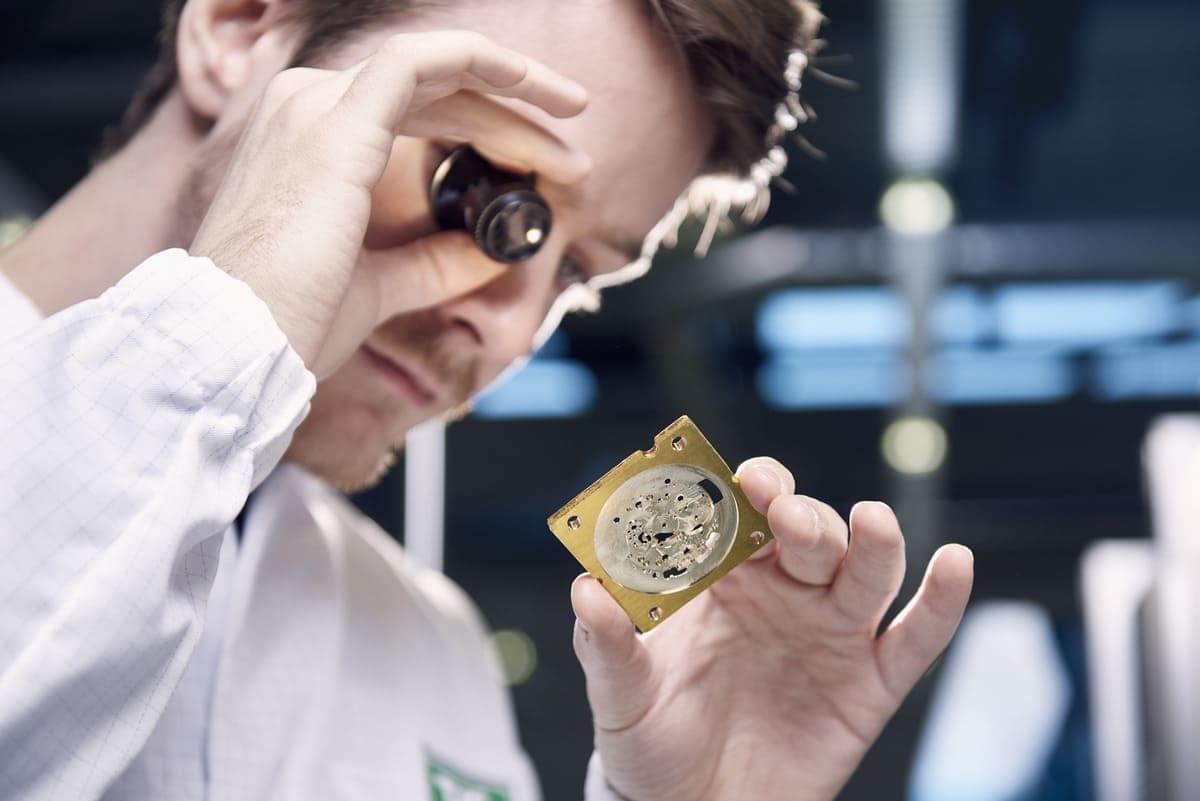 Tag Heuer представляет новые Carrera c мануфактурным механизмом Calibre Heuer 02