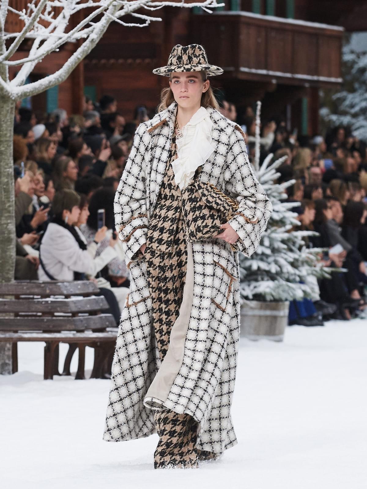 CHANEL представляет сумку CHANEL 19